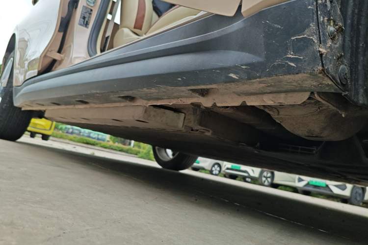 Used ORA Good Cat 2023 401 km Standard Range Luxury Version Lithium Iron Phosphate Right Side Sill