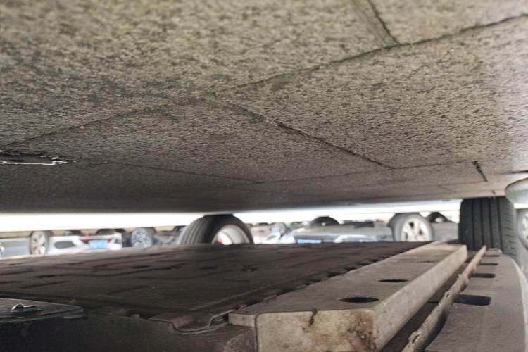 Used ORA Good Cat 2023 401 km Standard Range Prestige Version Lithium Iron Phosphate Right Side Sill