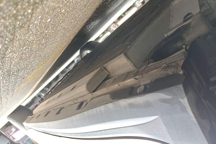 Used ORA Good Cat 2023 401 km Standard Range Comfort Version Lithium Iron Phosphate Right Side Sill