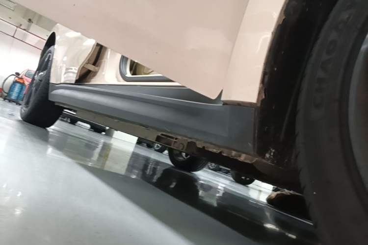 Used ORA Good Cat 2023 401 km Standard Range Luxury Version Lithium Iron Phosphate Right Side Sill