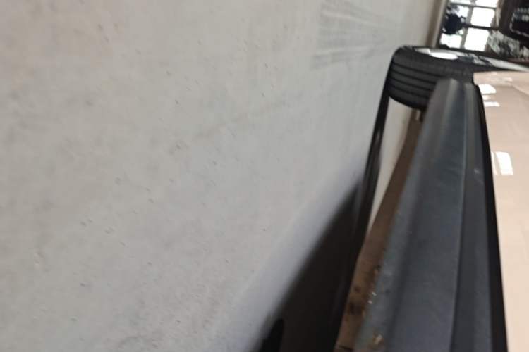 Used ORA Good Cat 2023 401 km Standard Range Premium Version Lithium Iron Phosphate Right Side Sill
