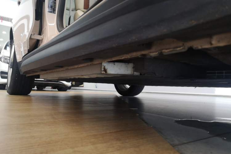 Used ORA Good Cat 2023 401 km Standard Range Premium Version Lithium Iron Phosphate Right Side Sill