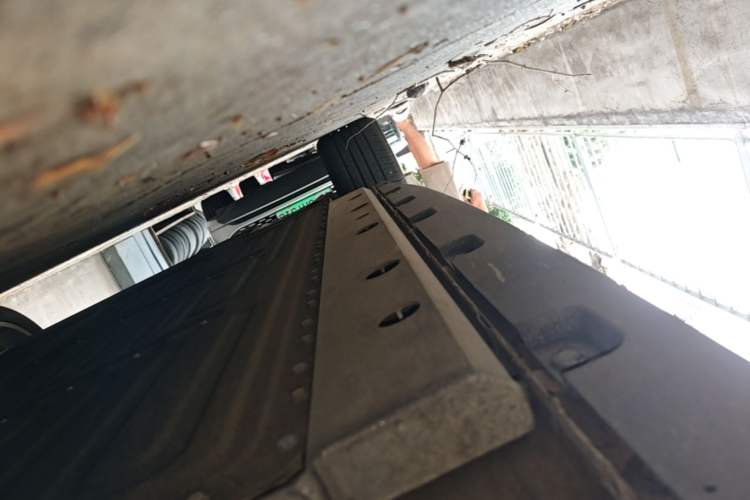 Used ORA Good Cat 2023 401 km Standard Range Comfort Version Lithium Iron Phosphate Right Side Sill