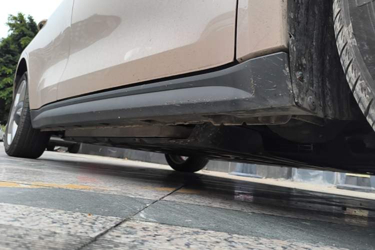 Used ORA Good Cat 2023 401 km Standard Range Luxury Version Lithium Iron Phosphate Right Side Sill