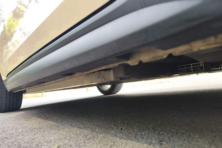 Used ORA Good Cat 2023 401 km Standard Range Luxury Version Lithium Iron Phosphate Right Side Sill