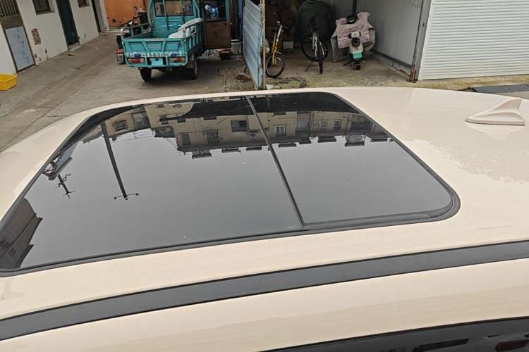 Used ORA Good Cat 2023 401 km Standard Range Premium Version Lithium Iron Phosphate Roof