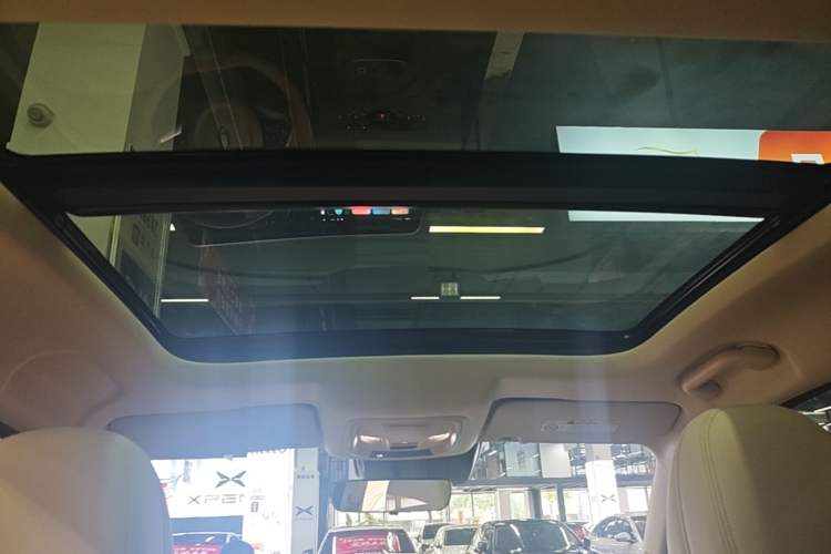 Used ORA Good Cat 2023 401 km Standard Range Prestige Version Lithium Iron Phosphate Headliner