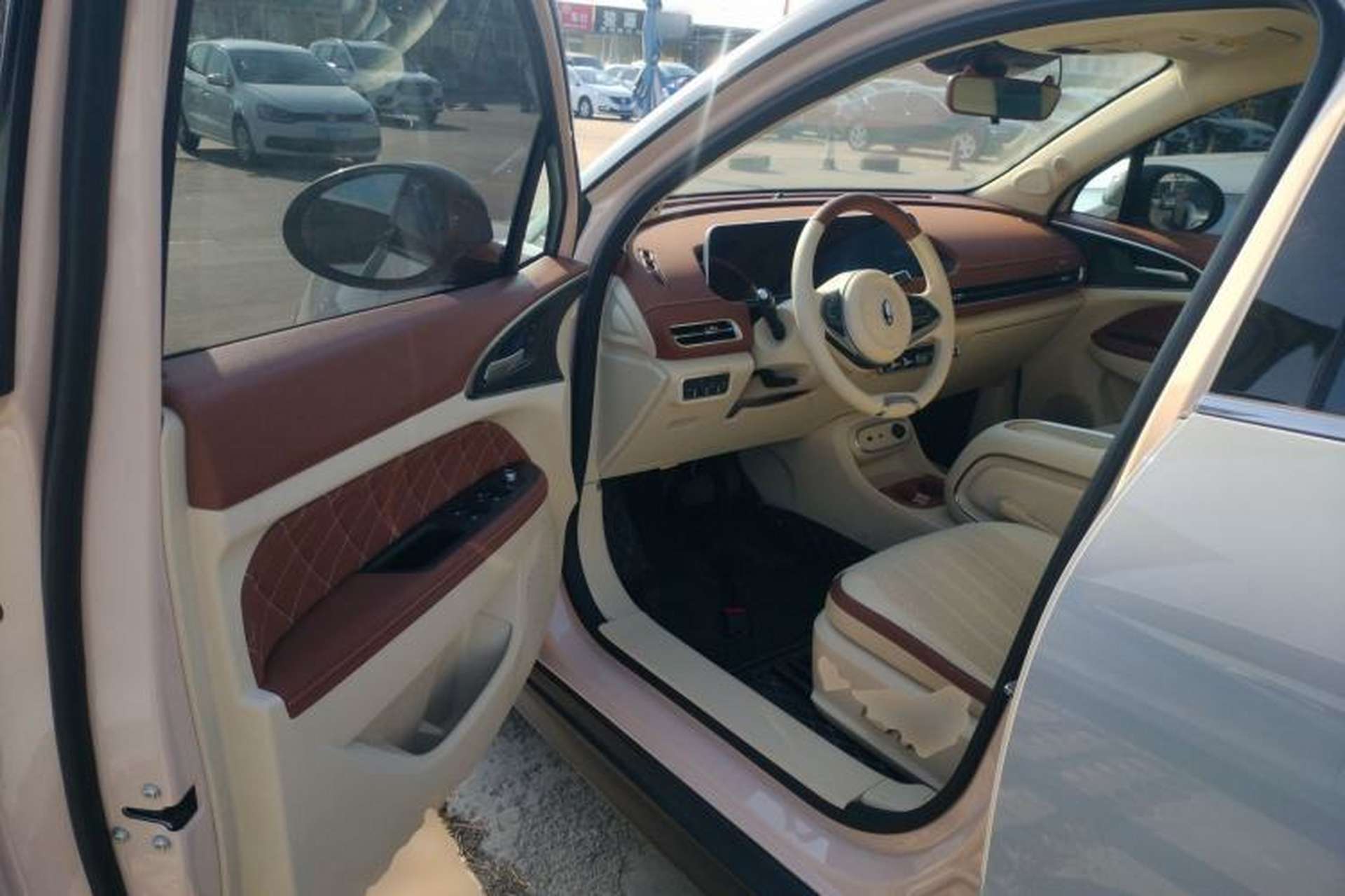 Used ORA Good Cat 2023 401 km Standard Range Premium Version Lithium Iron Phosphate Interior 3