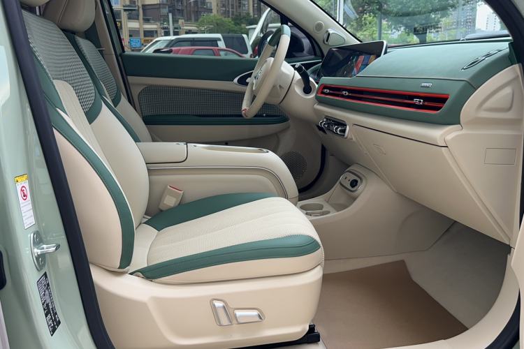 Used ORA Good Cat 2023 401 km Standard Range Prestige Version Lithium Iron Phosphate Interior 4