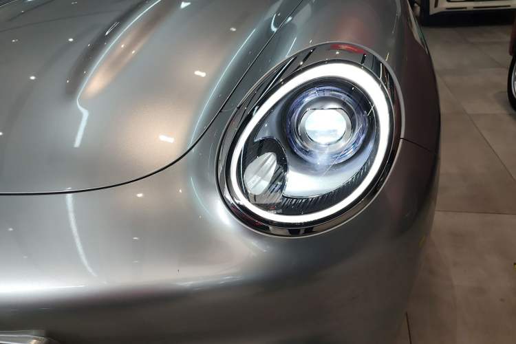 Used ORA Good Cat 2023 401 km Standard Range Premium Version Lithium Iron Phosphate Left Front Headlight