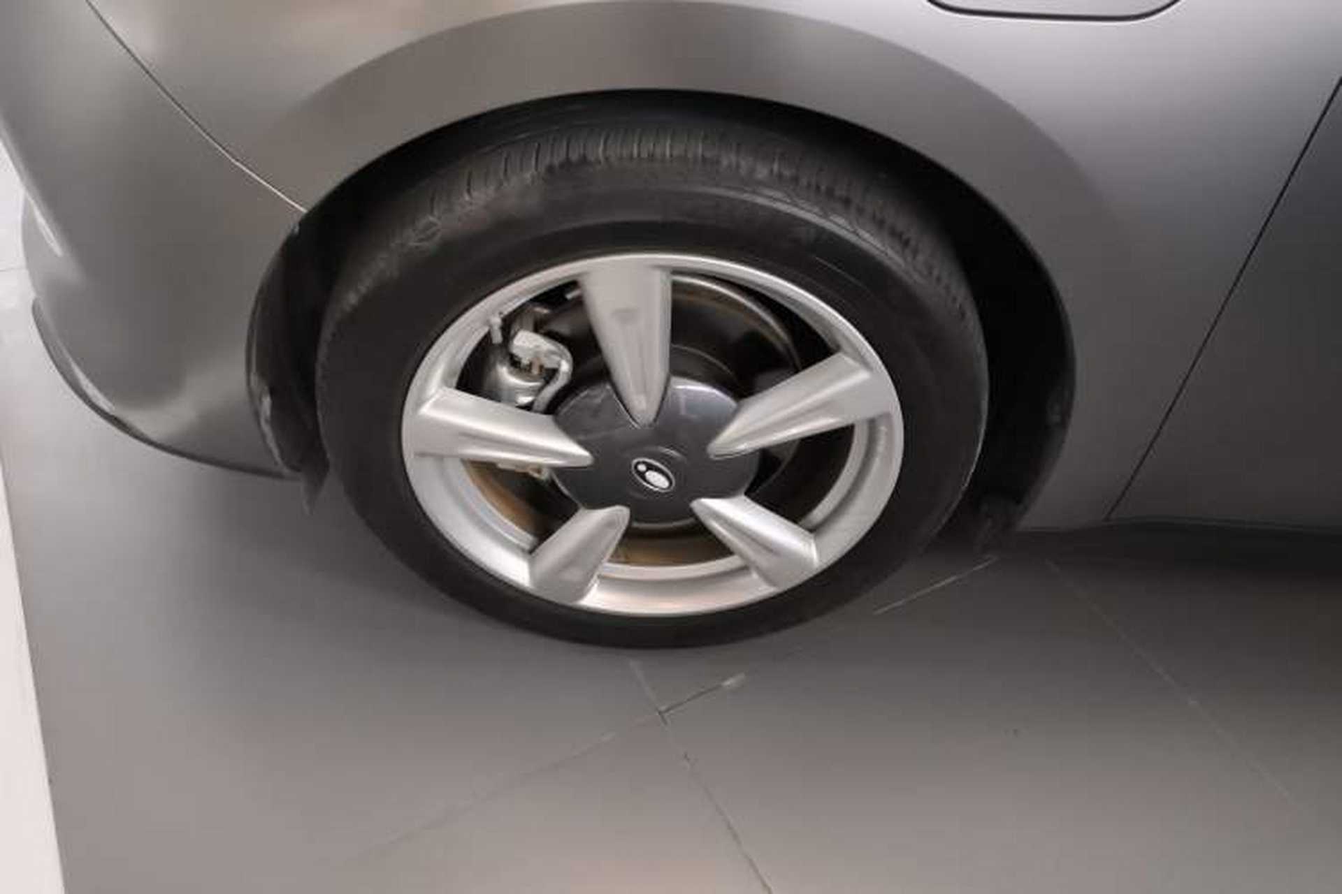 Used ORA Good Cat 2023 401 km Standard Range Premium Version Lithium Iron Phosphate Left Front Wheel Hub