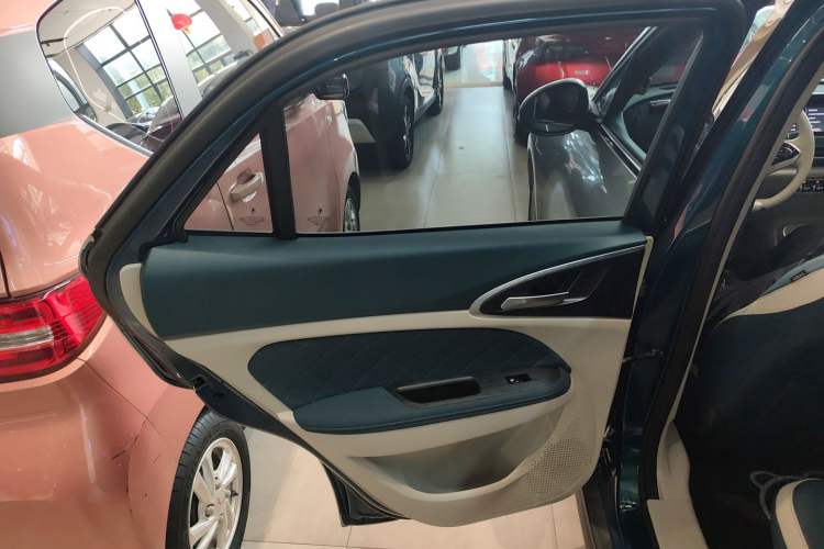 Used ORA Good Cat 2023 401 km Standard Range Premium Version Lithium Iron Phosphate Left Rear Door Interior
