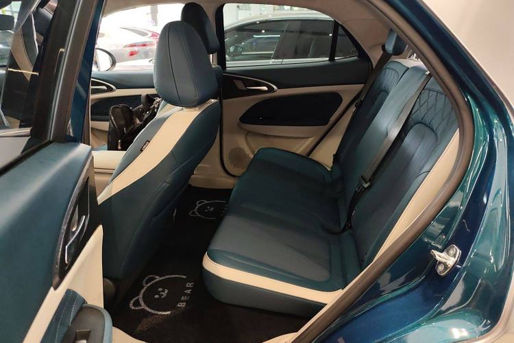 Used ORA Good Cat 2023 401 km Standard Range Premium Version Lithium Iron Phosphate Left Rear Seat