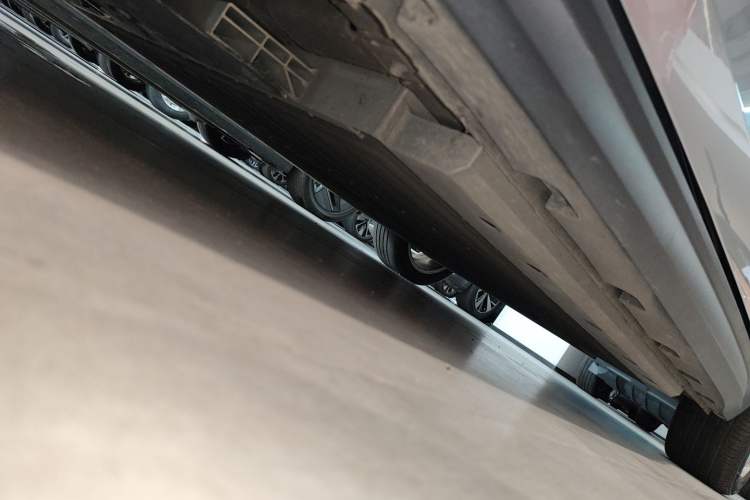 Used ORA Good Cat 2023 401 km Standard Range Premium Version Lithium Iron Phosphate Left Side Sill