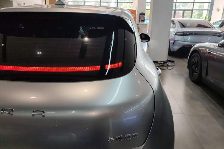 Used ORA Good Cat 2023 401 km Standard Range Premium Version Lithium Iron Phosphate Right Rear Taillight
