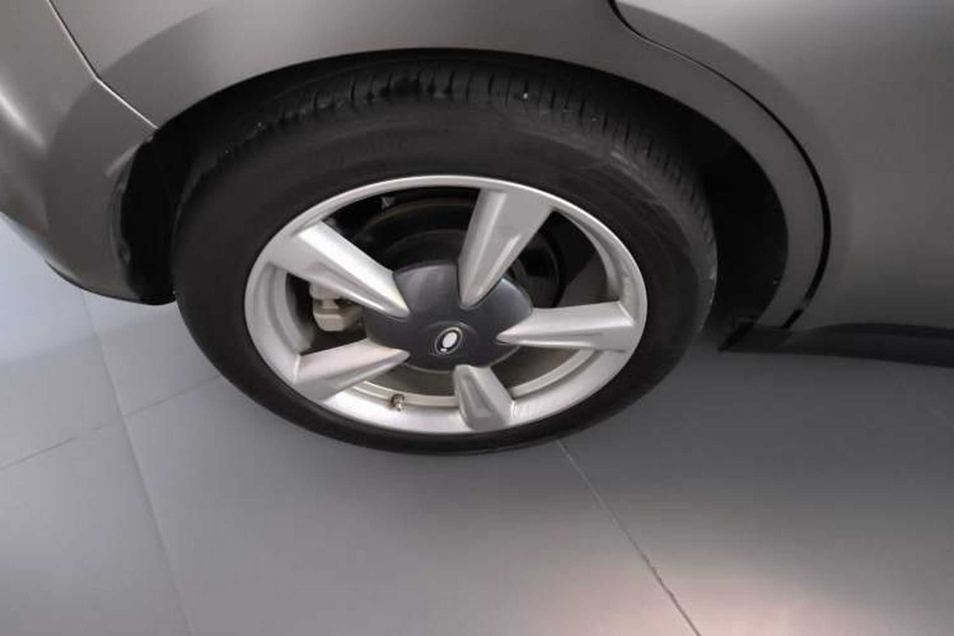 Used ORA Good Cat 2023 401 km Standard Range Premium Version Lithium Iron Phosphate Right Rear Wheel Hub