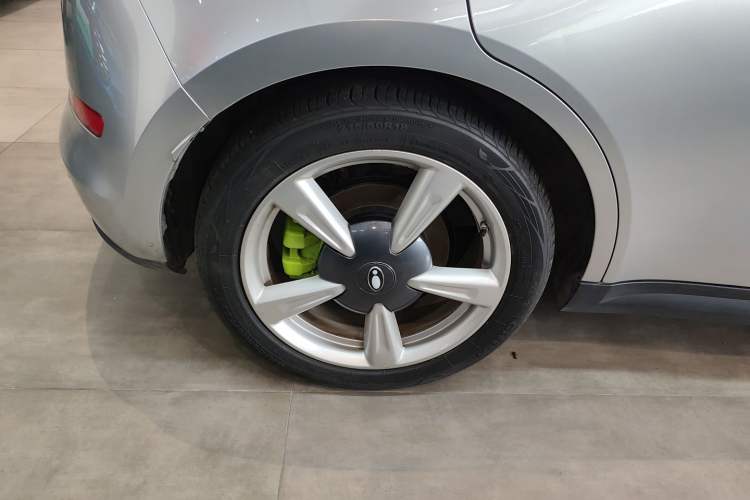 Used ORA Good Cat 2023 401 km Standard Range Premium Version Lithium Iron Phosphate Right Rear Wheel Hub