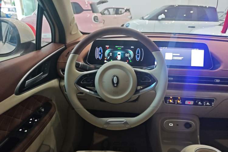 Used ORA Good Cat 2023 401 km Standard Range Luxury Version Lithium Iron Phosphate Steering Wheel