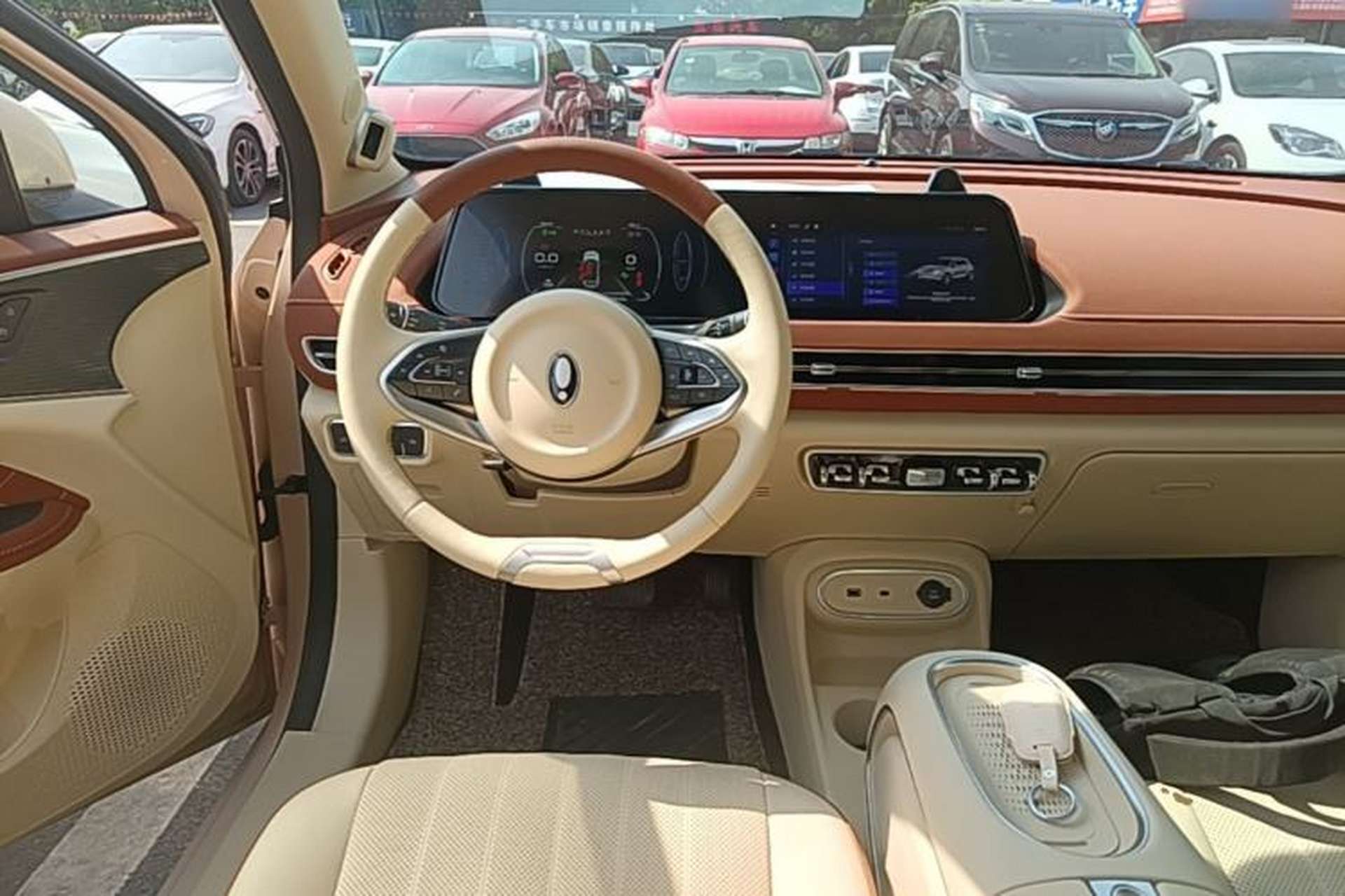 Used ORA Good Cat 2023 401 km Standard Range Premium Version Lithium Iron Phosphate Steering Wheel