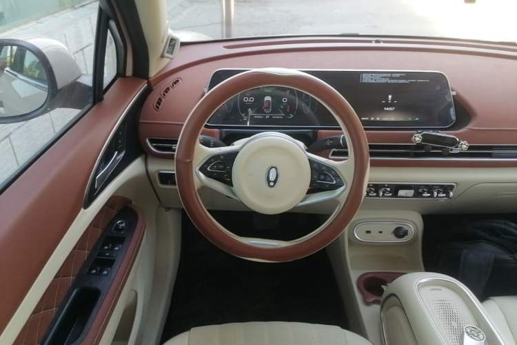 Used ORA Good Cat 2023 401 km Standard Range Prestige Version Lithium Iron Phosphate Steering Wheel