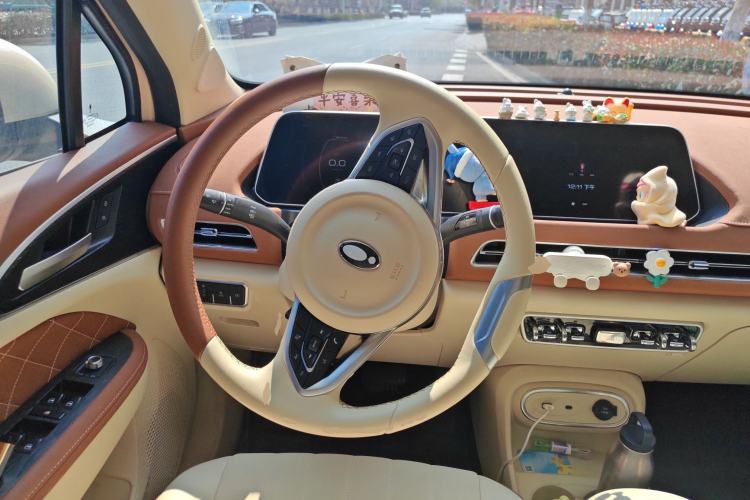 Used ORA Good Cat 2023 401 km Standard Range Luxury Version Lithium Iron Phosphate Steering Wheel