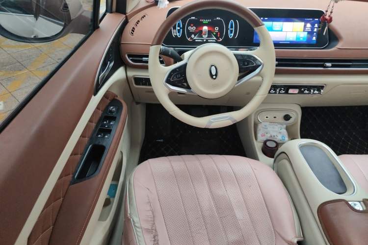 Used ORA Good Cat 2023 401 km Standard Range Comfort Version Lithium Iron Phosphate Steering Wheel