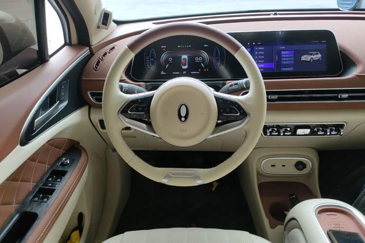 Used ORA Good Cat 2023 401 km Standard Range Premium Version Lithium Iron Phosphate Steering Wheel