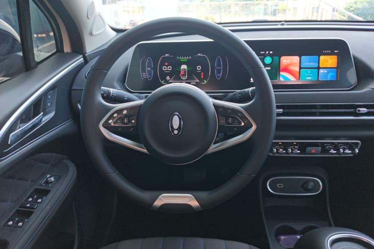 Used ORA Good Cat 2023 401 km Standard Range Comfort Version Lithium Iron Phosphate Steering Wheel