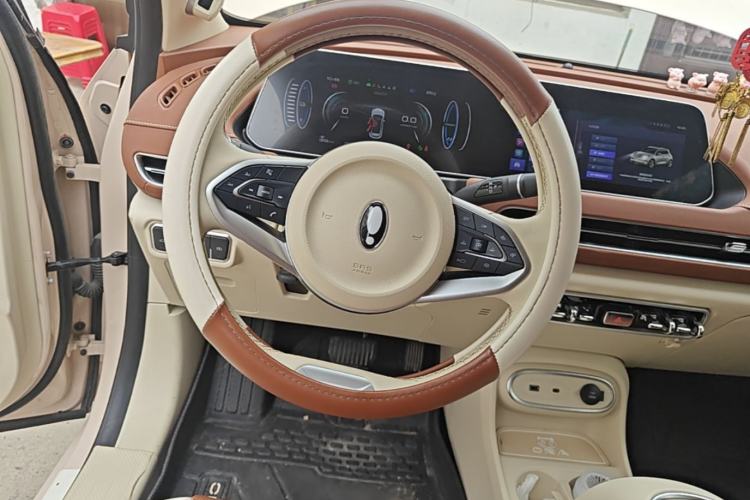 Used ORA Good Cat 2023 401 km Standard Range Premium Version Lithium Iron Phosphate Steering Wheel