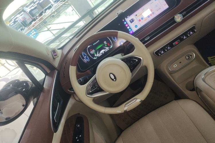 Used ORA Good Cat 2023 401 km Standard Range Premium Version Lithium Iron Phosphate Steering Wheel