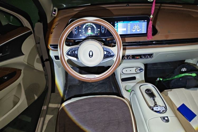Used ORA Good Cat 2023 401 km Standard Range Premium Version Lithium Iron Phosphate Steering Wheel