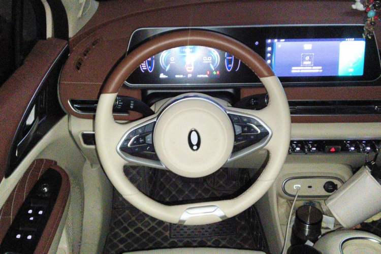 Used ORA Good Cat 2023 401 km Standard Range Luxury Version Lithium Iron Phosphate Steering Wheel