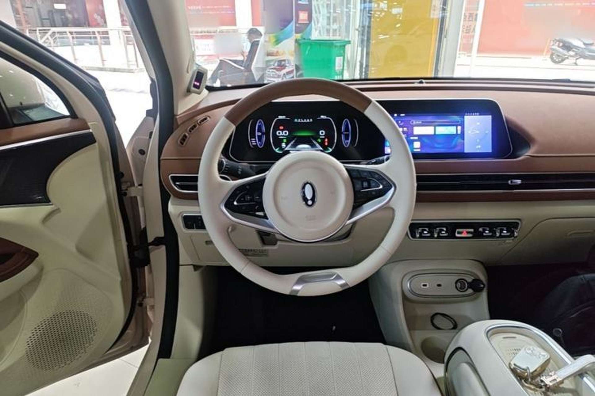 Used ORA Good Cat 2023 401 km Standard Range Prestige Version Lithium Iron Phosphate Steering Wheel