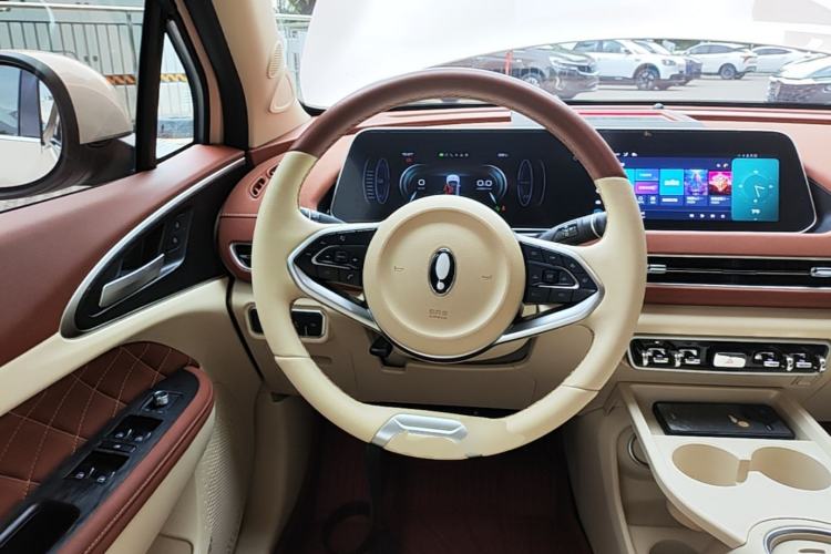 Used ORA Good Cat 2023 401 km Standard Range Luxury Version Lithium Iron Phosphate Steering Wheel