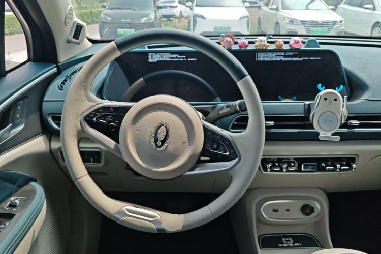 Used ORA Good Cat 2023 401 km Standard Range Premium Version Lithium Iron Phosphate Steering Wheel