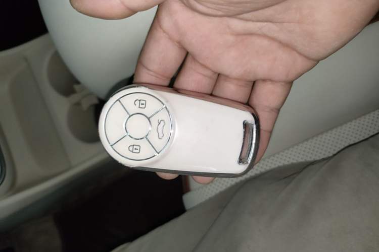 Used ORA Good Cat 2023 401 km Standard Range Premium Version Lithium Iron Phosphate Vehicle Key