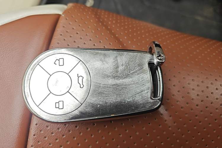 Used ORA Good Cat 2023 401 km Standard Range Premium Version Lithium Iron Phosphate Vehicle Key