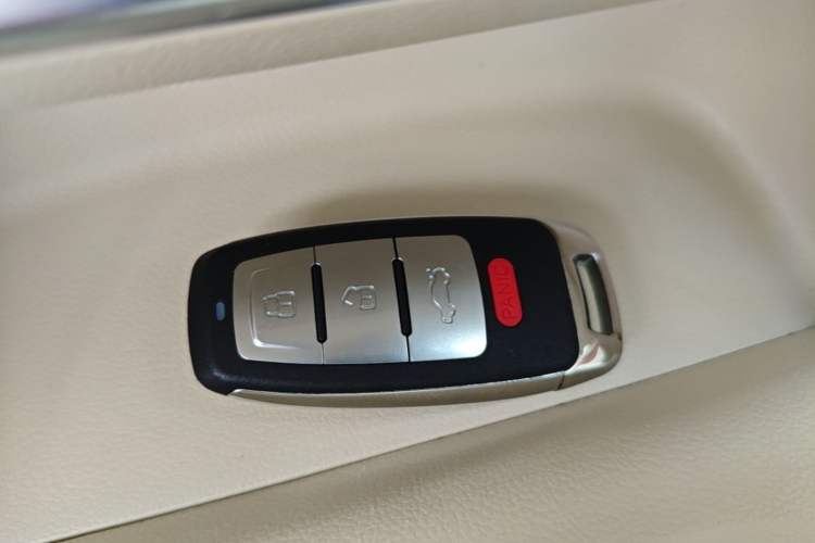 Used ORA Good Cat 2023 401 km Standard Range Prestige Version Lithium Iron Phosphate Vehicle Key