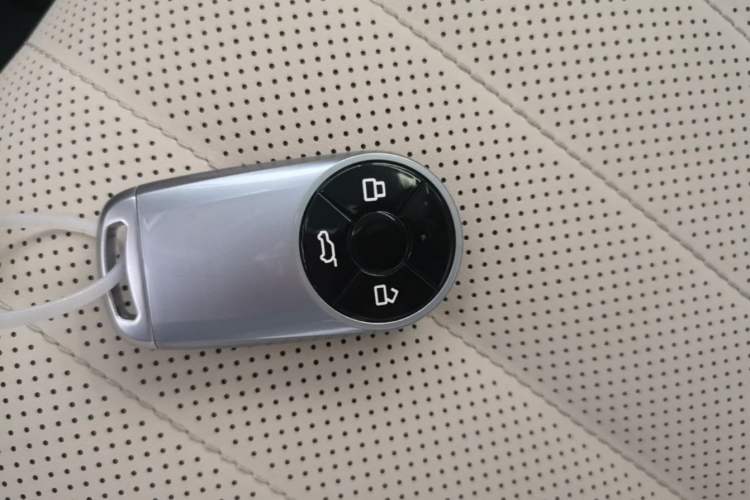 Used ORA Good Cat 2023 401 km Standard Range Premium Version Lithium Iron Phosphate Vehicle Key