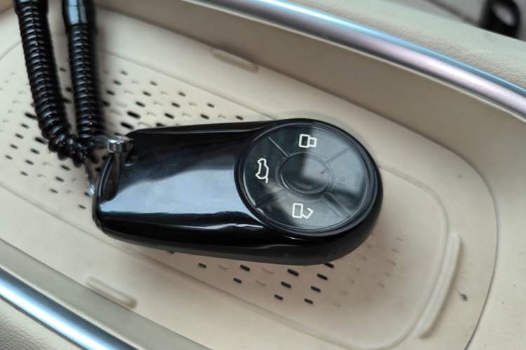 Used ORA Good Cat 2023 401 km Standard Range Luxury Version Lithium Iron Phosphate Vehicle Key