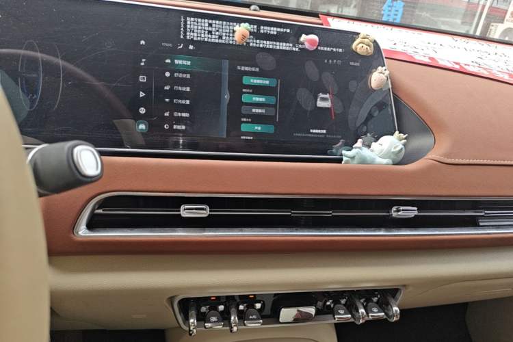 Used ORA Good Cat 2023 401 km Standard Range Luxury Version Lithium Iron Phosphate Audio And AC Panel