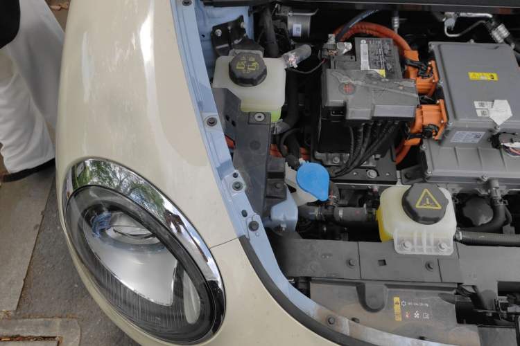 Used ORA Good Cat 2023 401 km Standard Range Luxury Version Lithium Iron Phosphate Engine Bay Right