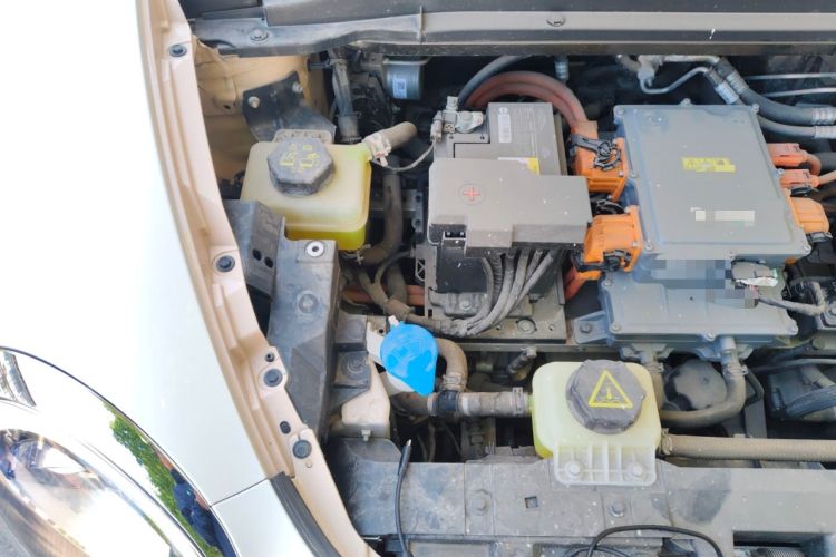 Used ORA Good Cat 2023 401 km Standard Range Luxury Version Lithium Iron Phosphate Engine Bay Right