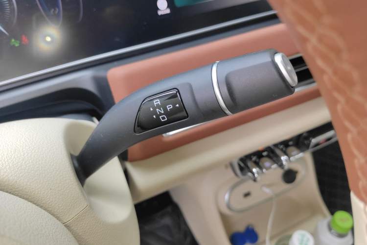 Used ORA Good Cat 2023 401 km Standard Range Luxury Version Lithium Iron Phosphate Gear Lever