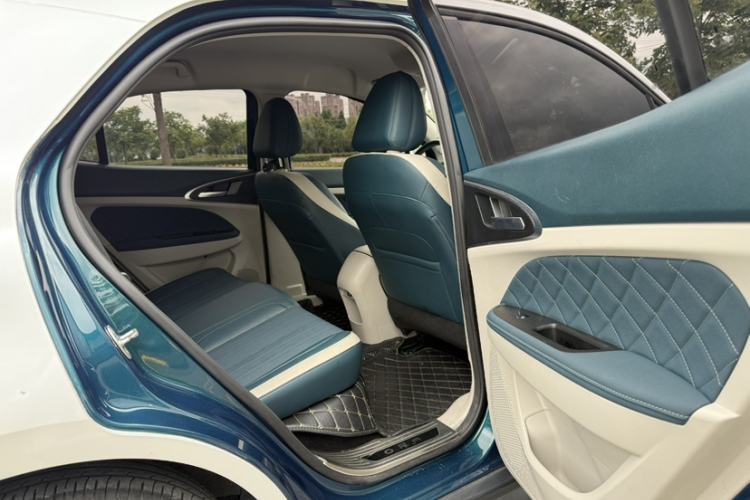 Used ORA Good Cat 2023 401 km Standard Range Luxury Version Lithium Iron Phosphate Interior 10
