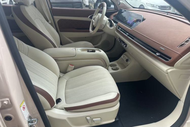 Used ORA Good Cat 2023 401 km Standard Range Premium Version Lithium Iron Phosphate Interior 7