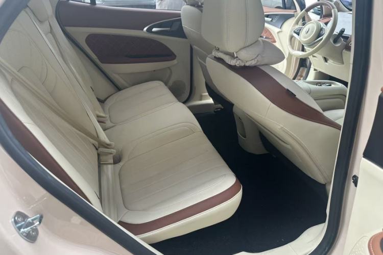 Used ORA Good Cat 2023 401 km Standard Range Premium Version Lithium Iron Phosphate Interior 8
