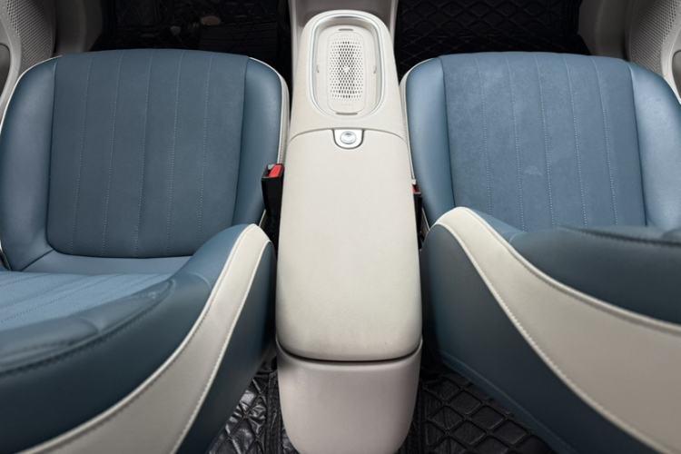 Used ORA Good Cat 2023 401 km Standard Range Luxury Version Lithium Iron Phosphate Interior 9