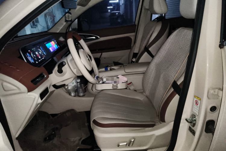 Used ORA Good Cat 2023 401 km Standard Range Premium Version Lithium Iron Phosphate Left Front Seat