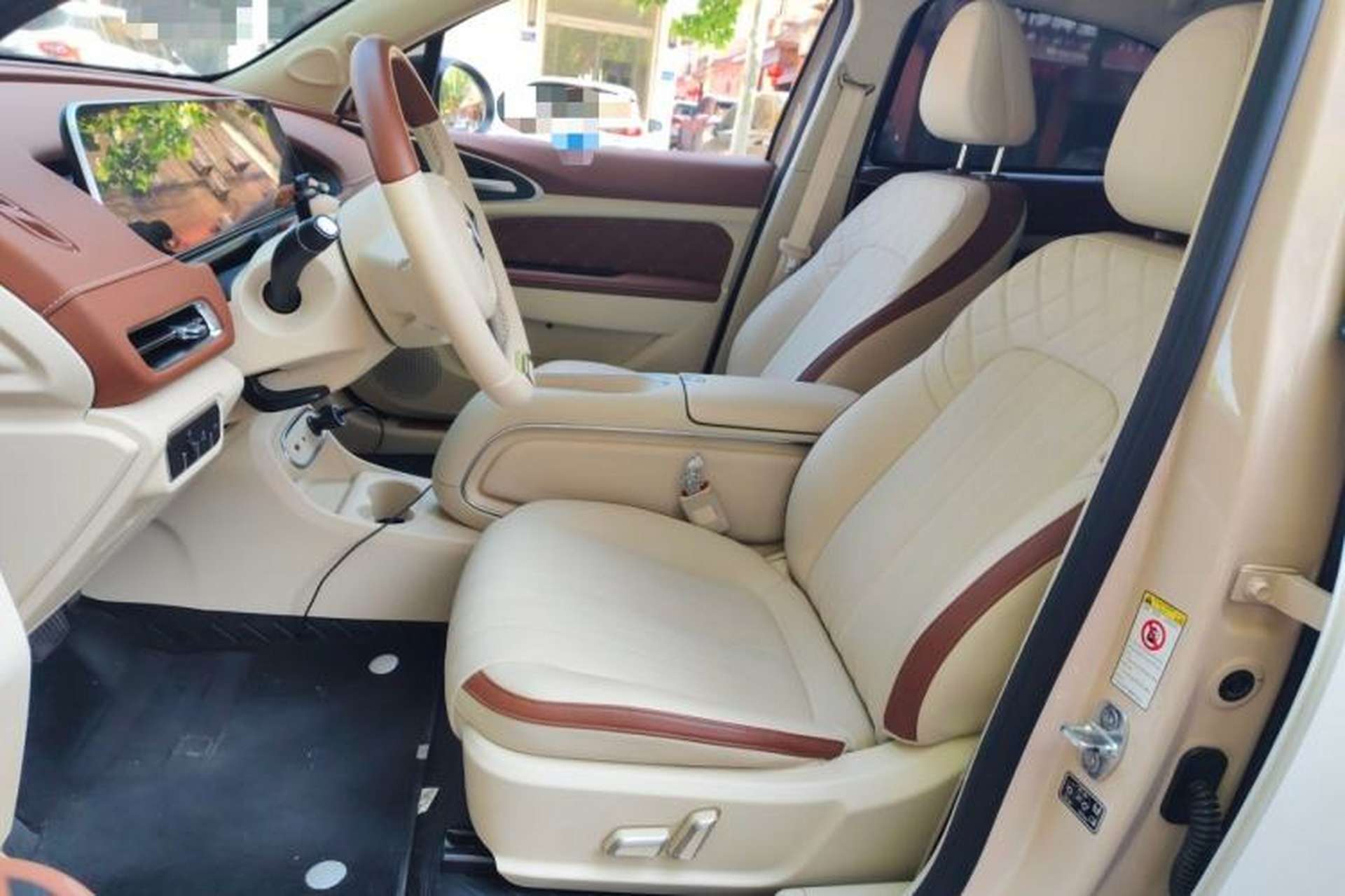 Used ORA Good Cat 2023 401 km Standard Range Luxury Version Lithium Iron Phosphate Left Front Seat